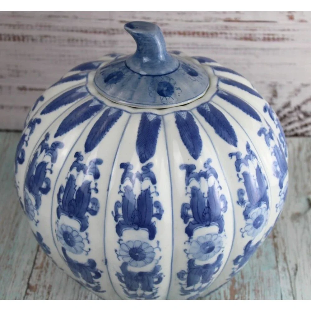 Vintage Chinese Blue White Porcelain Pumpkin Form Lidded Ginger Jar 10.5